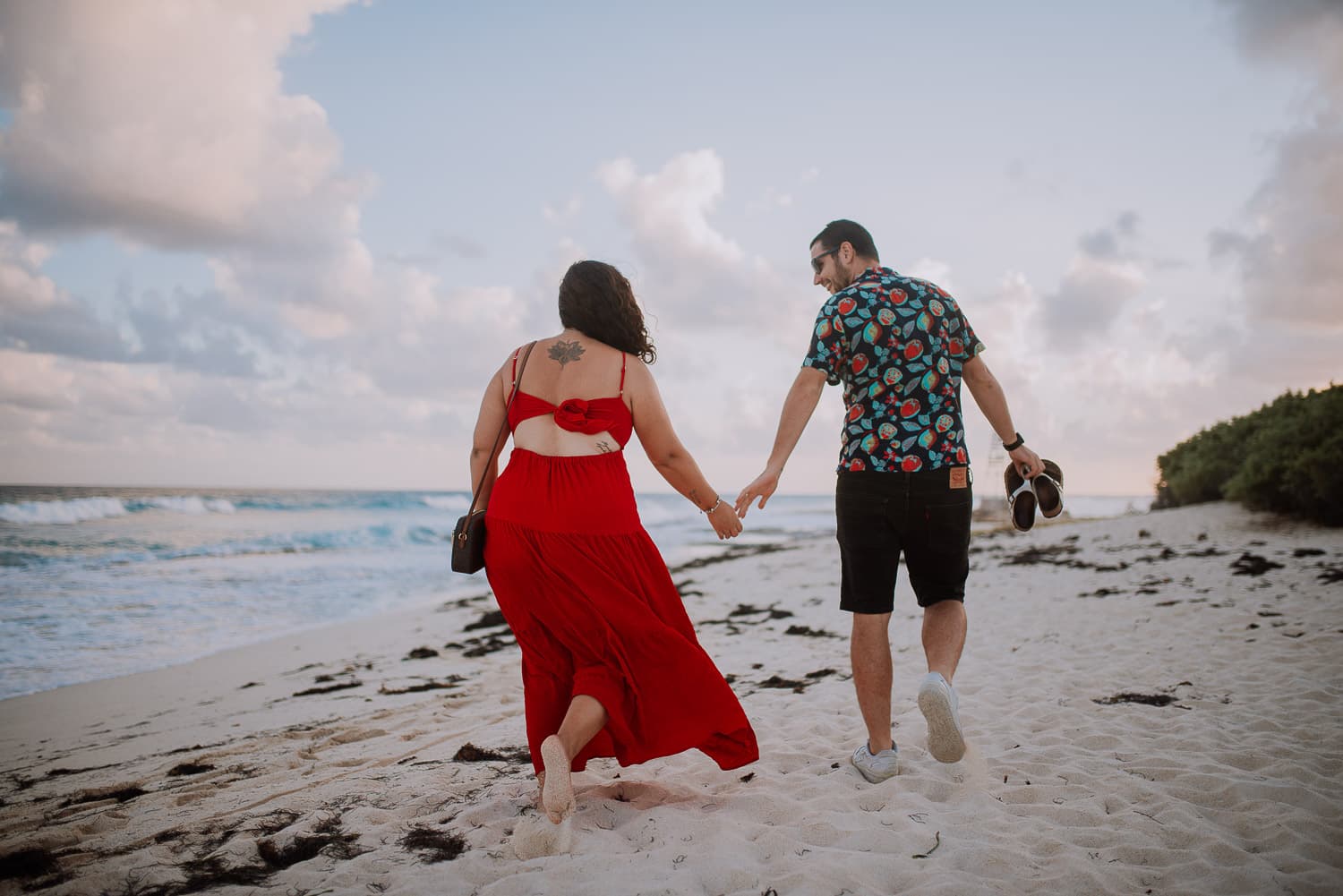 Fotografía de save the date en Cancun por fotógrafo de bodas destino en México